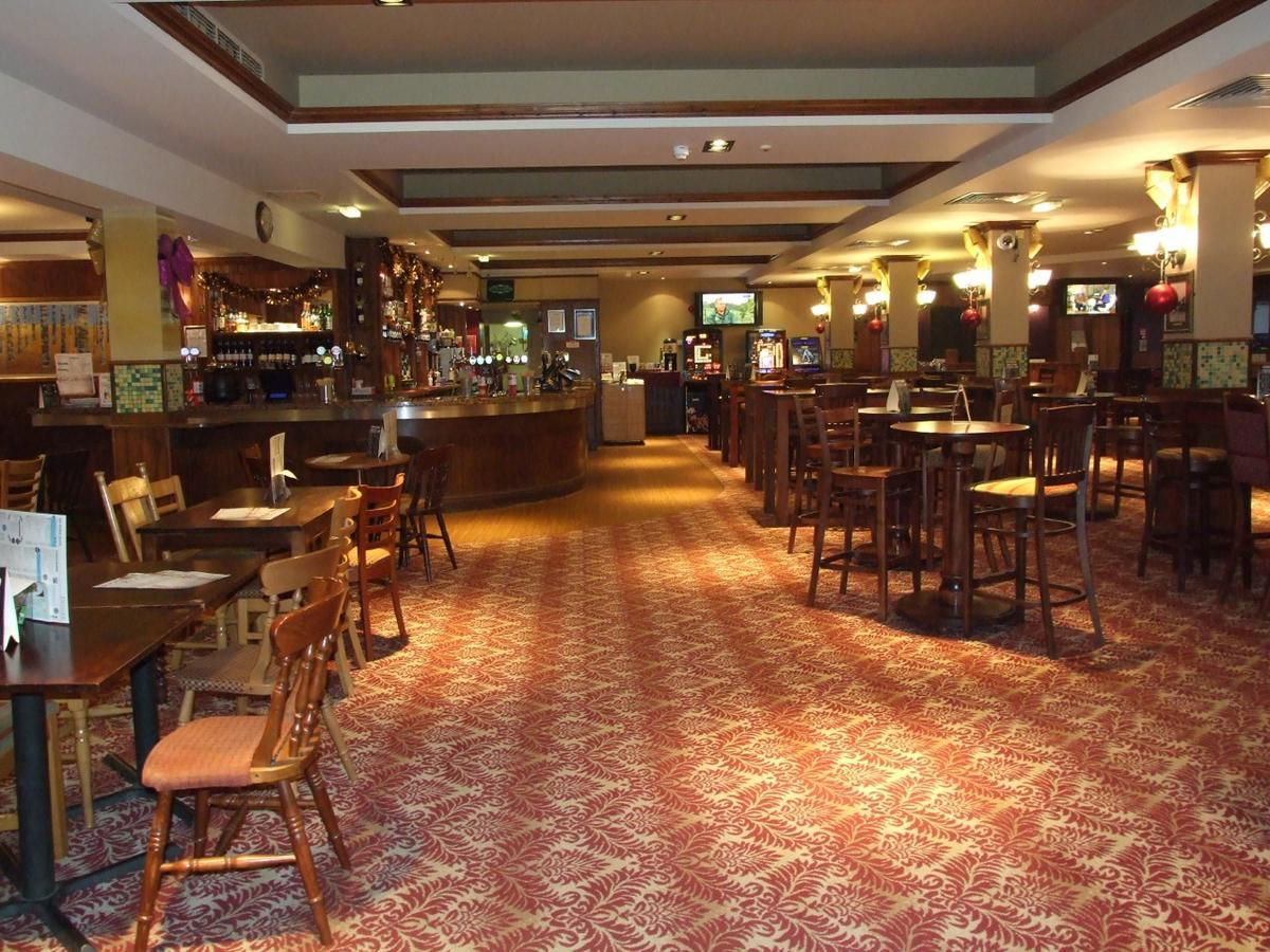 The Golden Acorn Wetherspoon Glenrothes Exterior foto