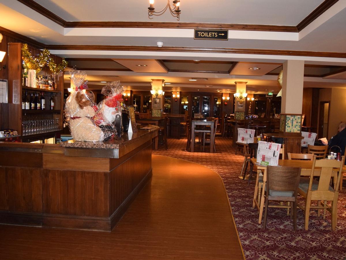 The Golden Acorn Wetherspoon Glenrothes Exterior foto