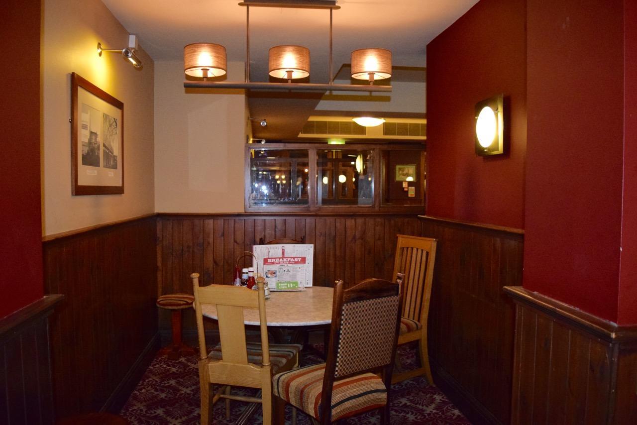 The Golden Acorn Wetherspoon Glenrothes Exterior foto